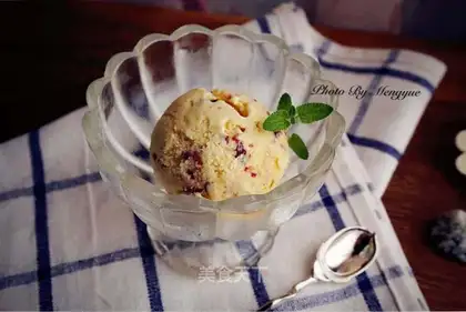 Pomegranate ice cream