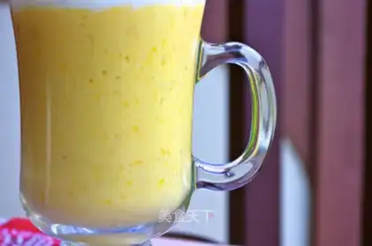 Banana mango milkshake