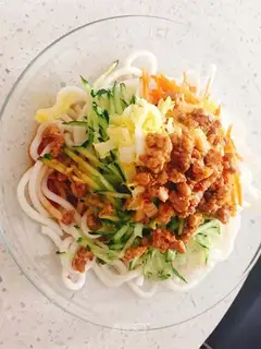 ♪ Swinging the winter noodles ♪