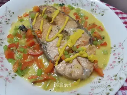 Fried salmon with cassava