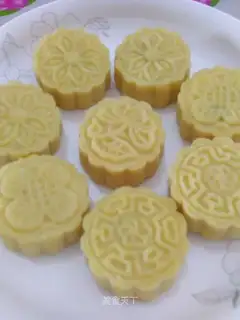 Green bean cake
