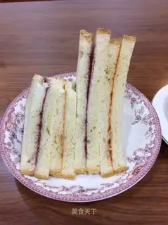 A jam sandwich