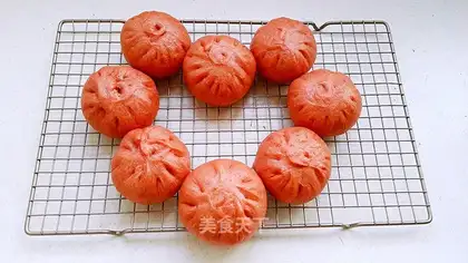 Red velvet buns