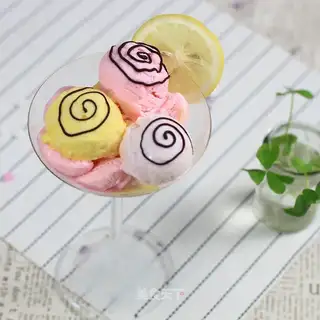 Strawberry ice cream