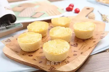 French cheese cranberry mooncake