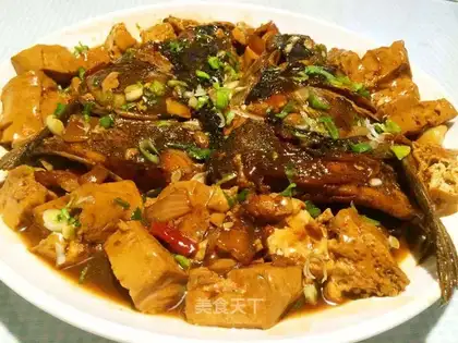 Red burning fish head tofu