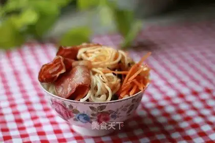 Soy sauce bacon noodles