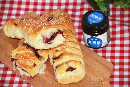 Blueberry ladle bread