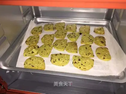 Tea raisin cookies
