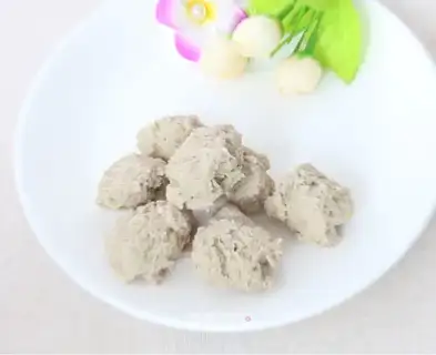 Baby eats meatballs