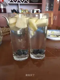 Apple blueberry tea