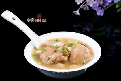 Peanut green bean foot soup