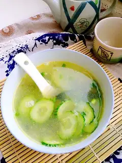 Shrimp leather cucumber egg soup