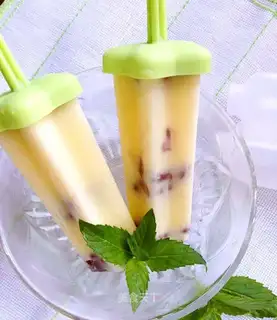 Milk red bean popsicles