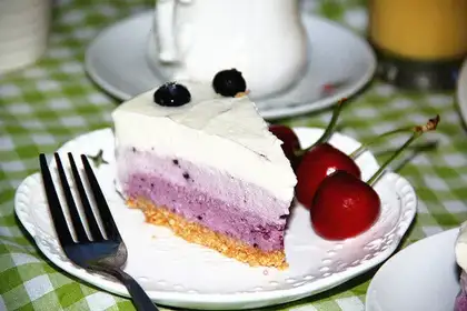Blueberry frozen cheesecake