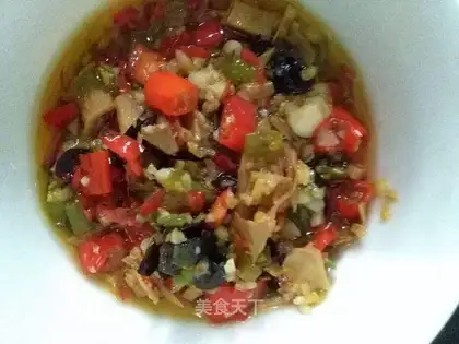 Dry wood and pepper sauce
