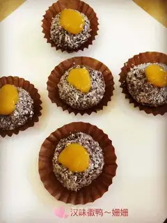Coconut purple rice cake