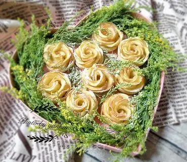 "Seven Eve Apple Roses."