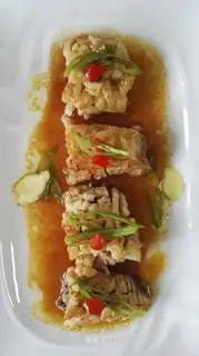 A fragrance of black fish rolls