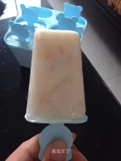 Homemade peach yogurt