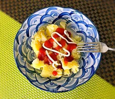 Microwave baked potatoes
