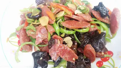Pepper fried sausage