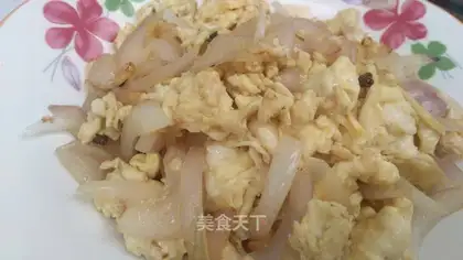 Onion fried eggs
