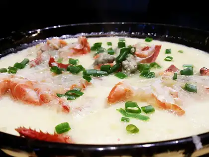 Lobster head steamed eggs