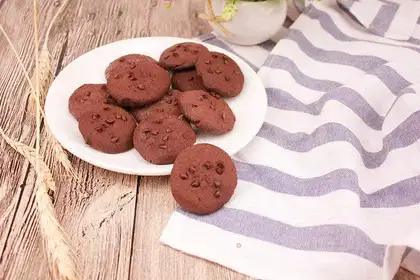 It's fun to have chocolate cookies