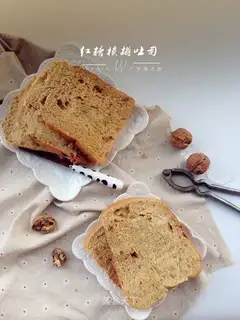 Red sugar pecan dry toast