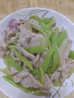 Celery fried meat