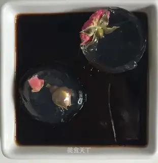 Red sugar pudding and water shin pie