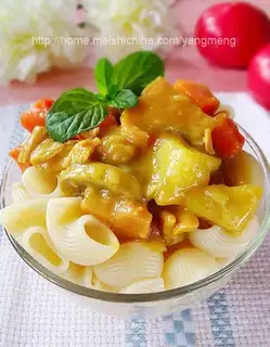 Curried chicken and mushroom pasta