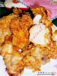 Crispy and spicy fried chicken nuggets