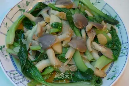 stir-fried mushrooms with green vegetables