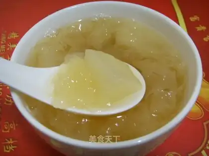 Rock sugar tremella pear soup