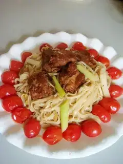Home-cooked ribs noodles