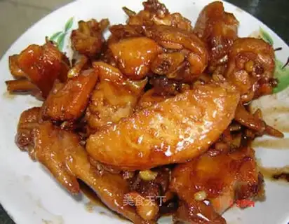 Braised chicken wings