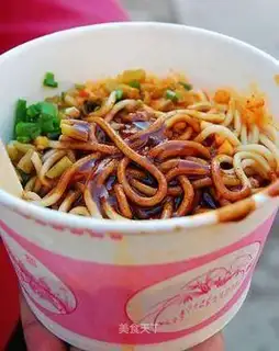 Shanzhai version of hot dry noodles