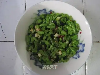 stir-fried cabbage stalks
