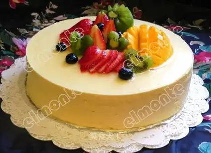 Mango mousse cake