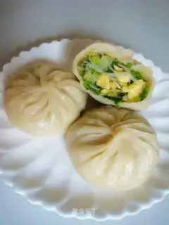 Steamed dumplings with cabbage