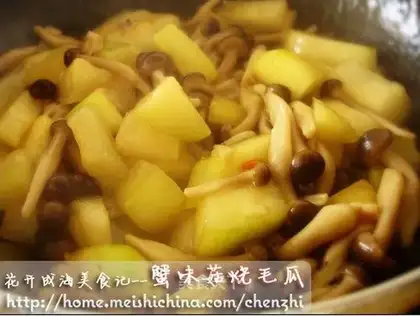 Braised melons with crab-flavored mushrooms