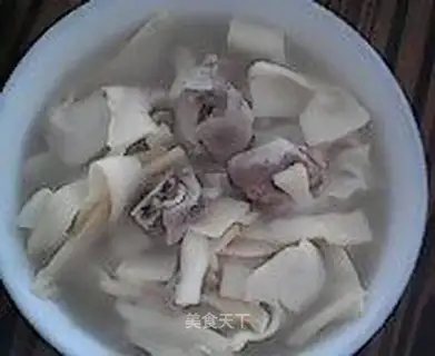 Stewed pork ribs with winter bamboo shoots