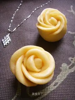 Rose steamed buns