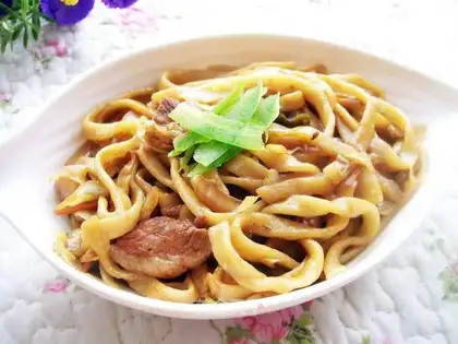 fried noodles with cabbage