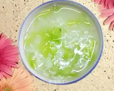 Cucumber porridge for freckle and beauty removal