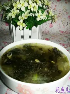 Laver, shrimp skin and winter melon soup