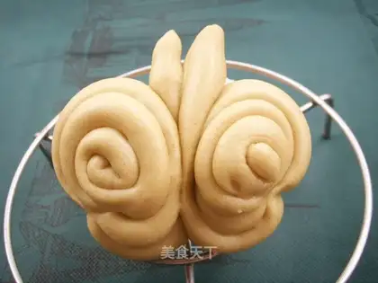 Butterfly steamed buns
