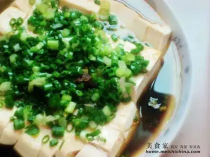 Shallots mixed with tofu